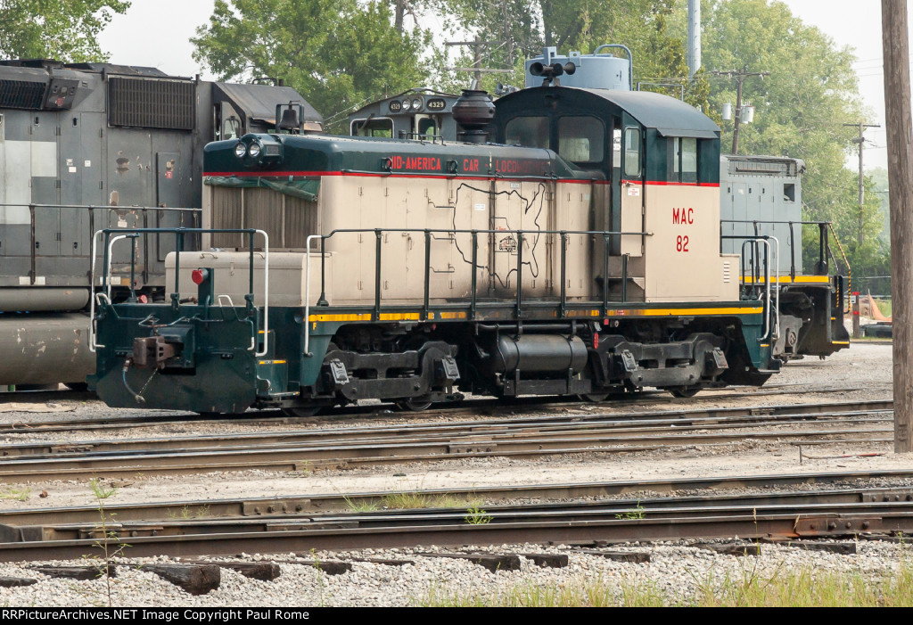 MAC 82, EMD SW1, ex SOU 2010, Mid America Car and Locomotive shop switcher